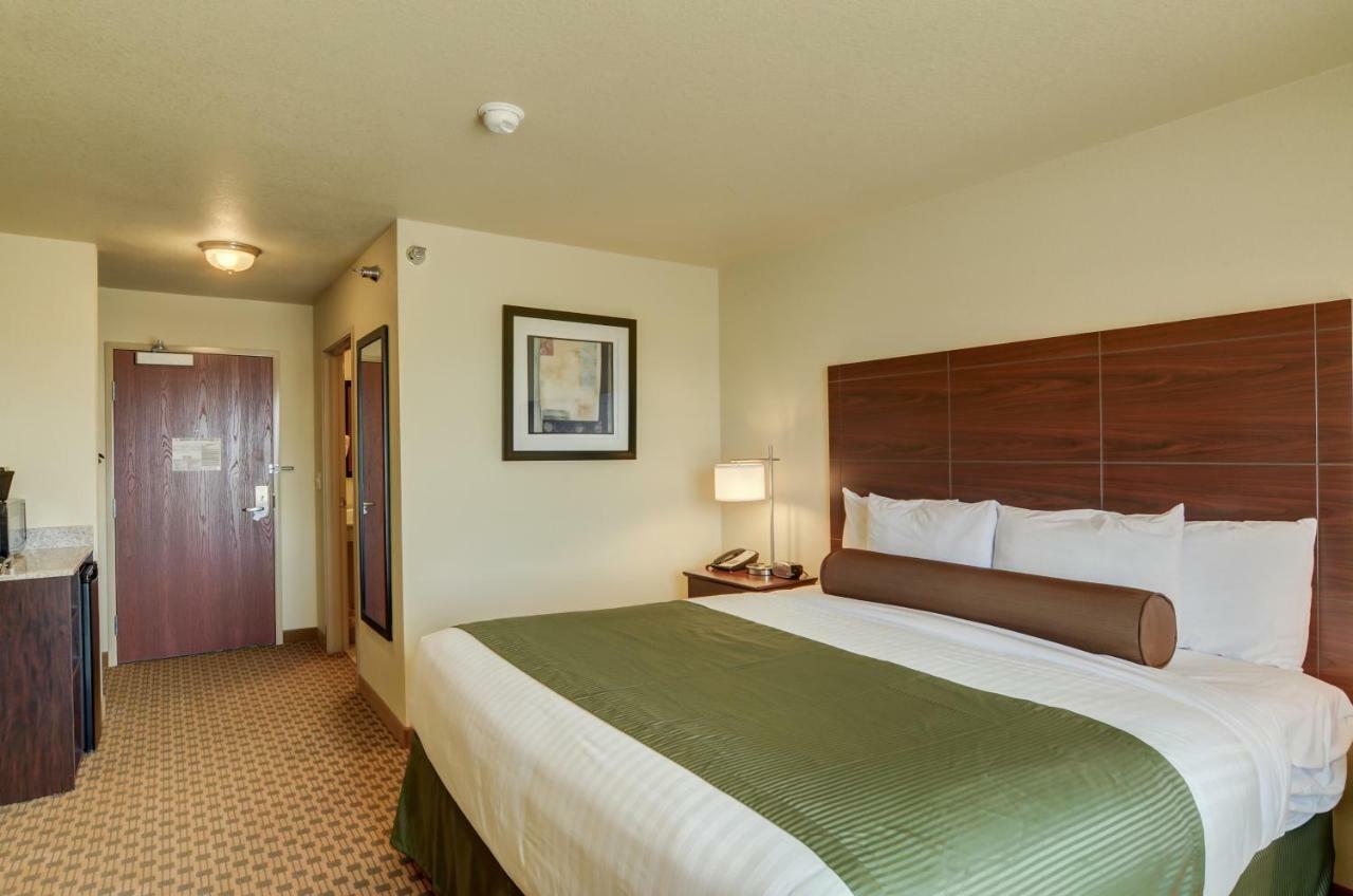 Cobblestone Inn & Suites-Kersey Eksteriør billede
