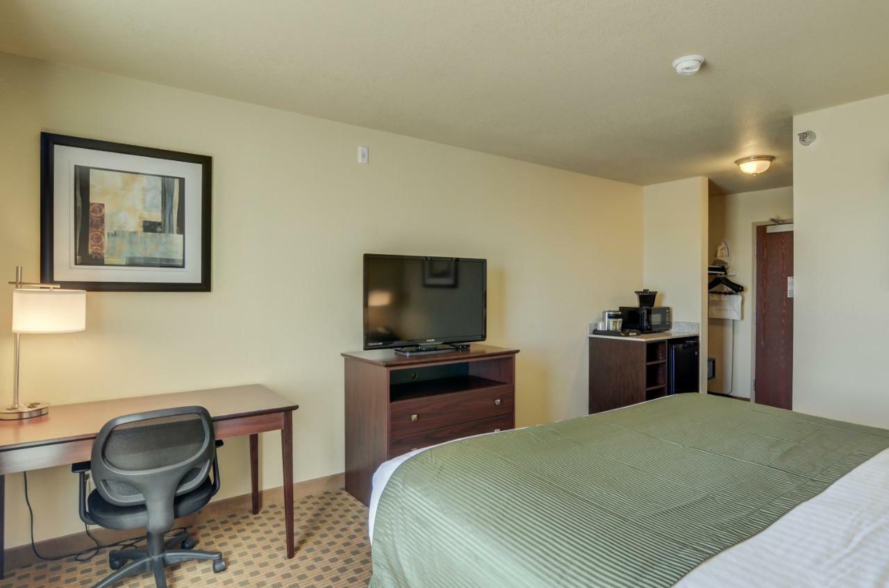 Cobblestone Inn & Suites-Kersey Eksteriør billede