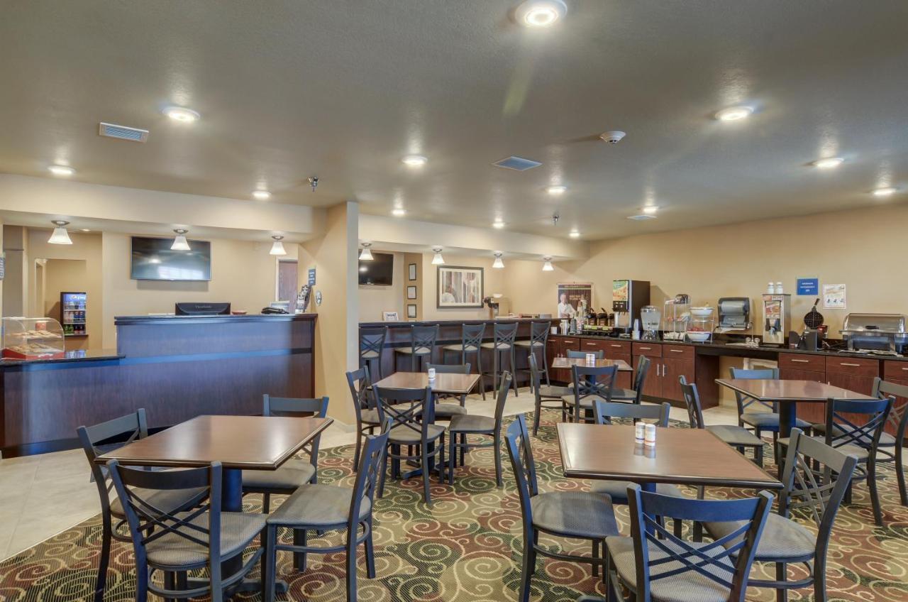Cobblestone Inn & Suites-Kersey Eksteriør billede